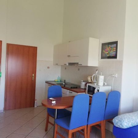 Apartmani Marija Примоштен Екстер'єр фото