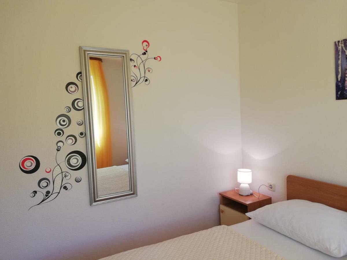 Apartmani Marija Примоштен Екстер'єр фото